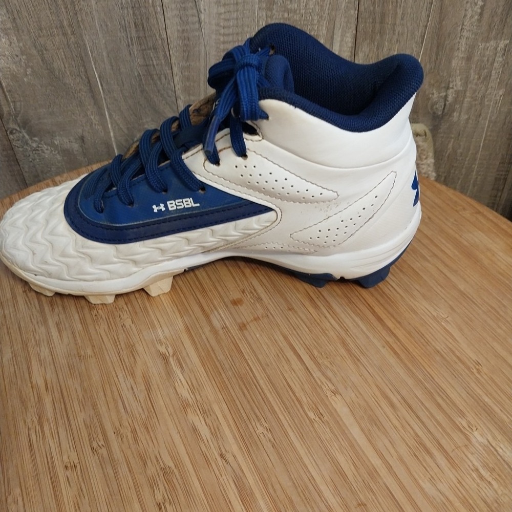 Under Armour Leadoff Mid Cleats 3.5 youth Blue/ White Good Condition - Picture 7 of 14